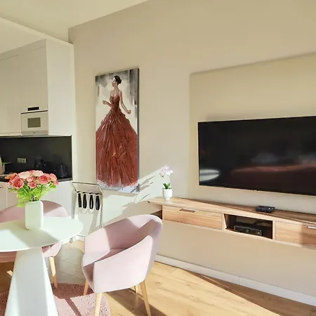 Carbona Mona Lila Appartement *